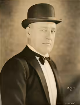Walter Long, silent film actorom the back: "Walter Long, Acting in Desire. There's a shrewd look in Walter Long's eyes which betokens no good for those who try (1923)