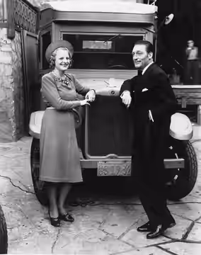Pictured here with Warren William who is making, for Columbia, "The lone wolf strikes", is Mrs Hedda Dyson, Editor of the N.Z. Women's Weekly. (Alexander Turnbu (1940)