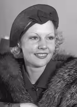 Dancer and actress June Knight in court against her former agent, Los Angeles. (1935)