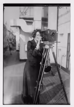 Title: Fannie Brice Abstract/medium: 1 negative : glass ; 5 x 7 in. or smaller. (1922)