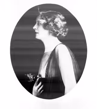 Actress Cecil Cunningham (1919)