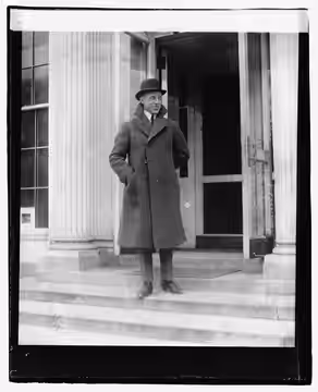 Title: D.W. Griffith, 1/30/21 Abstract/medium: National Photo Company Collection (Library of Congress) Physical description: 1 negative : (1921)