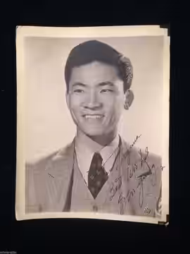 Autographed press photo of Victor Sen Yung
