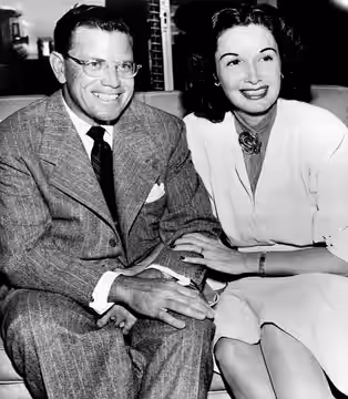 Photograph of Cornwell Jackson and Gail Patrick announcing their forthcoming marriage (1947)