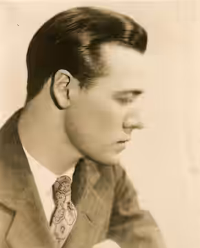 Silent film actor Leslie Fenton. Subjects (LCTGM): actors (1926)
