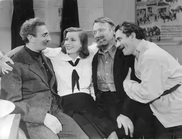 Felix Bressart och Greta Garbo i filmen ”Ninotchka”, 1939.