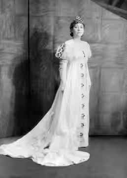 Photograph of Edna Thomas as Lady Macbeth in the Federal Theatre Project production of Macbeth at the Lafayette Theatre (1936)