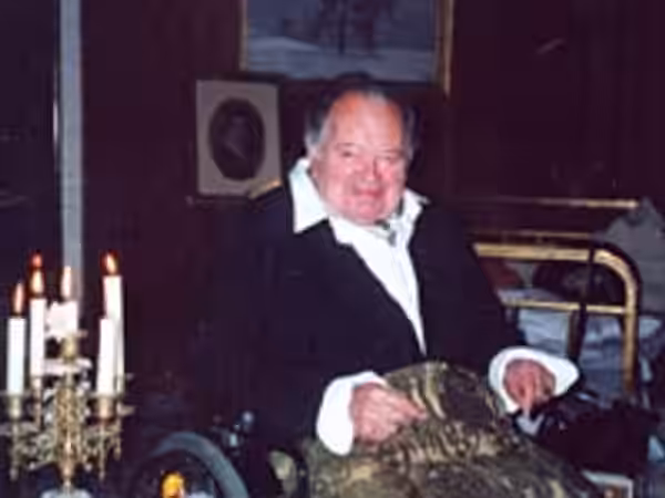 Leon Askin
