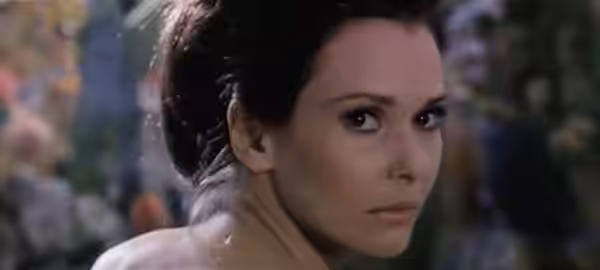 Susan Strasberg in una scena del film Le sorelle (1969).