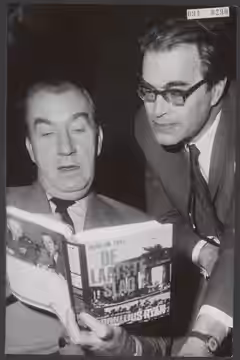 Collectie / Archief : Fotocollectie Elsevier Reportage / Serie : [ onbekend ] Beschrijving : auteurs, lezingen, hotels, Bomans G., Nederlandse Lezerskring, Ryan (1966)