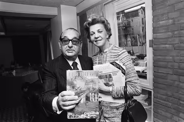 Film producer Joseph E. Levine and Kathryn Ryan (widow of author Cornelius Ryan) at a press conference for the film "A Bridge Too Far" (1975)