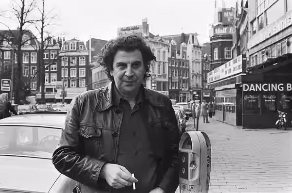 Collectie / Archief : Fotocollectie Anefo Reportage / Serie : [ onbekend ] Beschrijving : Griekse componist/dirigent (in Amsterdam) Mikis Theodorakis op Rembran (1978)