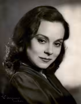 This is a publicity photo, circulated for publicity, of American actress Irene Worth, published in 1950 without copyright notice, qualifying it under public dom (1961)