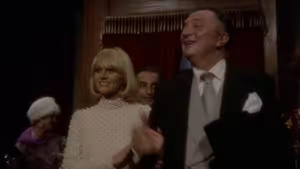 Scena dal film Brigitte, Laura, Ursula, Monica, Raquel, Litz, Florinda, Barbara, Claudia, e Sofia le chiamo tutte... anima mia (1974)