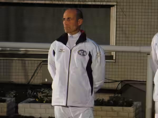 表彰式。15名中14位でした。 At the Closing Ceremony of 2013 World Super Jockeys Series in Hanshin Racecourse. His performance was not sluggish in 14th place of 15 golfers.