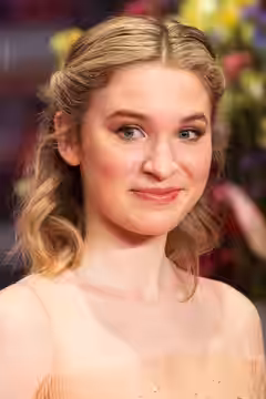 Sophie Kauer presenting the movie Tár at the Berlinale 2023