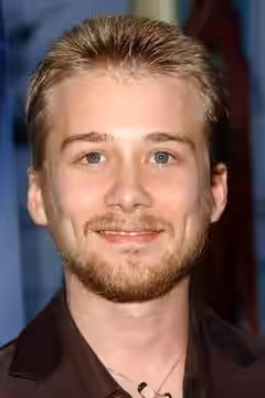 Lou Taylor Pucci