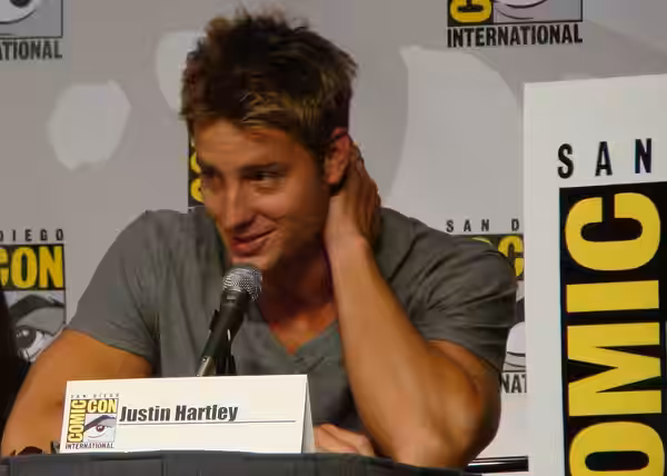 Erica Durance &amp; Justin Hartley (2010)