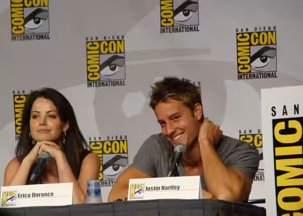 Erica Durance &amp; Justin Hartley (2010)