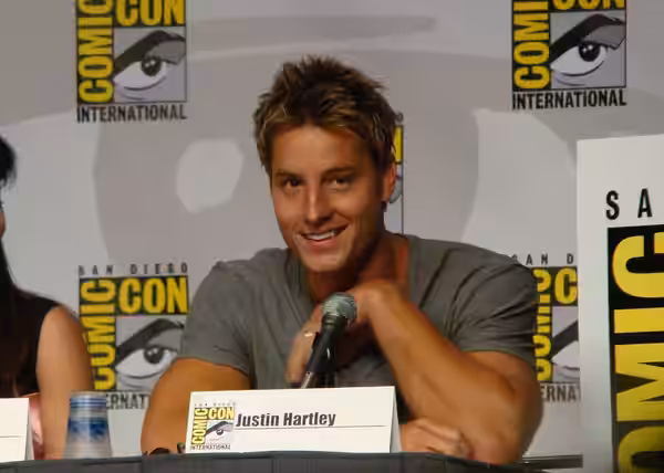 Erica Durance &amp; Justin Hartley (2010)