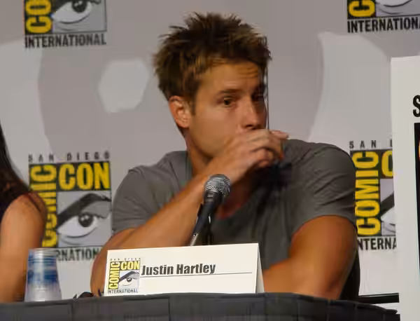 Erica Durance &amp; Justin Hartley (2010)