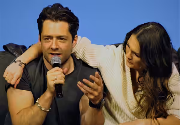 Richard Rankin (L) and Sophie Skelton (R) answer fan questions during a group panel at the Sasnak City Outlander convention on 18 November 2018.