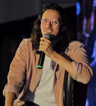 Cesar Domboy answering fan questions at the Creation Entertainment Outlander Convention in Las Vegas, Nevada in 2018. (2019)