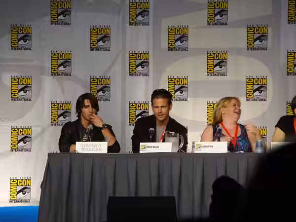 Steven R McQueen, Matt Davis &amp; Julie Plec (2010)