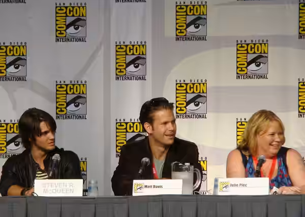 Steven R McQueen, Matt Davis &amp; Julie Plec (2010)