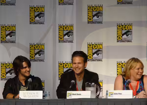 Steven R McQueen, Matt Davis &amp; Julie Plec (2010)