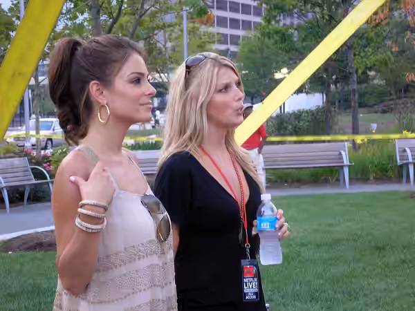 Maria Menounos &amp; netflix friend (2006)
