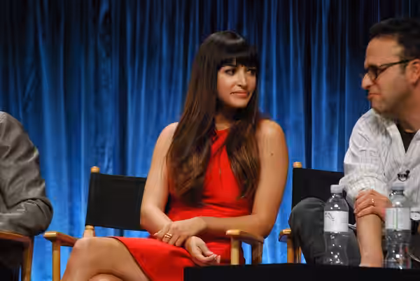 Hannah Simone, Jake Kasdan (2012)