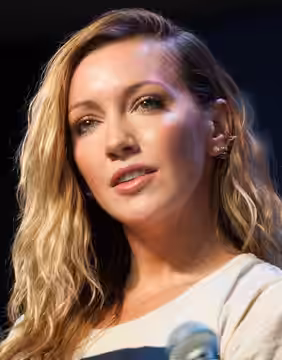 Katie Cassidy at the Heroes and Villains convention 2016