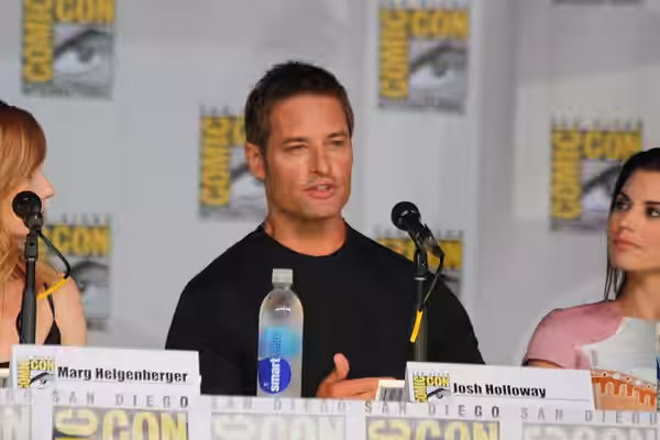 Josh Holloway (Gabriel), Meghan Ory (Riley) (2013)
