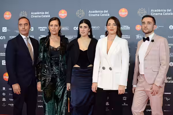 Oriol Sala Patau, productor; Míriam Porté, productora executiva; Elena Martín i Nora Navas, actrius, i Gerard Marginedas, productor executiu (La dona del segle) (2020)