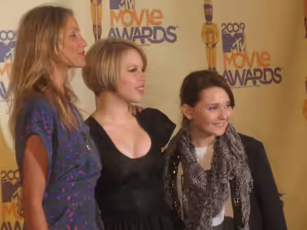Cameron Diaz, Sofia Vassilieva and Abigail Breslin at 2009 MTV Movie Awards