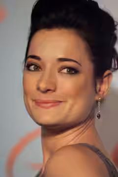 Laura Michelle Kelly