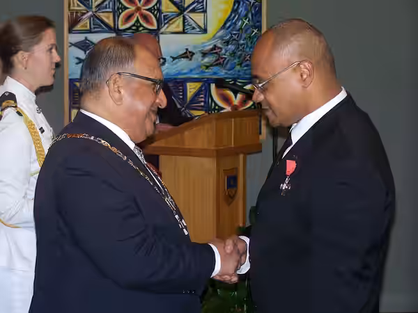 Oscar Kightley (right), after his investiture as MNZM, for services to television and the theatre, by the governor-general, Sir Anand Satyanand, at Government H (2009)