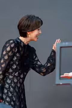 第36回 東京国際映画祭 オープニングイベント レッドカーペット 浜辺美波 神木隆之介 (ゴジラ-1.0) (2023)