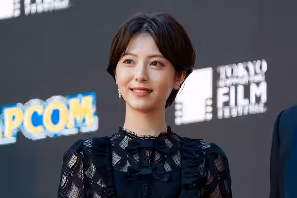 第36回 東京国際映画祭 オープニングイベント レッドカーペット 浜辺美波 (ゴジラ-1.0) (2023)