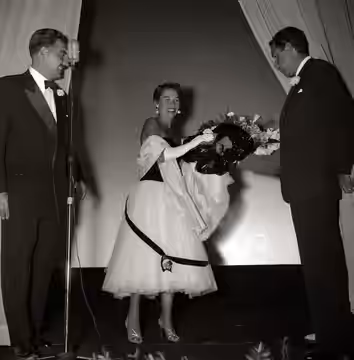 * Título original: Festival de Cine de San Sebastián (106/110) Localización: San Sebastián (Guipúzcoa) (1955)