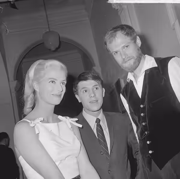 Collectie / Archief : Fotocollectie Anefo Reportage / Serie : [ onbekend ] Beschrijving : Grand Gala du Disque in Concertgebouw. Uitreiking Edisons.Nina en Fred (1964)