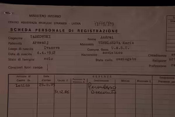 Scheda di registrazione personale di Andrei Tarkowski presso il campo profughi di Latina (1985)