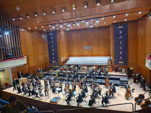 La Orquesta de RTVE en el Teatro Monumental de Madrid, 9 de febrero de 2023. En este concierto se estrenó Sin título de Luis de Pablo y se tocaron Tres cancione