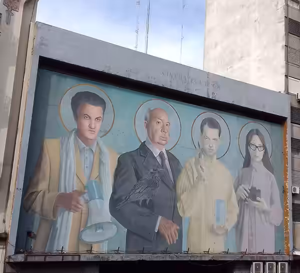 Federico Fellini, Alfred Hitchcock, Luis Buñuel y Lucrecia Martel mural en Cinemateca, Montevideo, Uruguay en 2022.