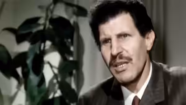 Ciccio Ingrassia in una scena del film italiano I due deputati (1968)