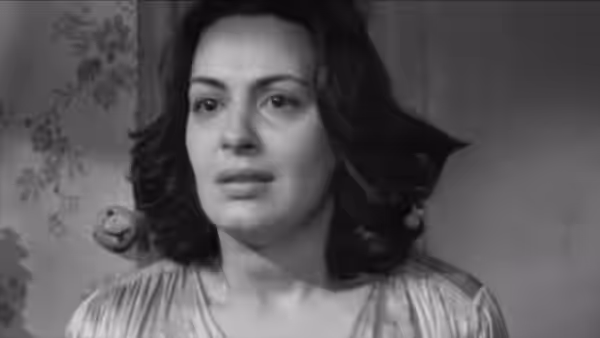 Yvonne Sanson in una scena del film italiano Catene (1949).