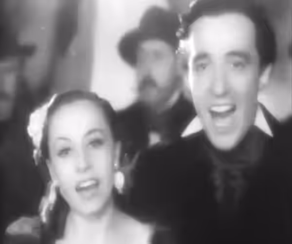 Milly e Vittorio De Sica in una scena del film italiano Amo te sola (1935)