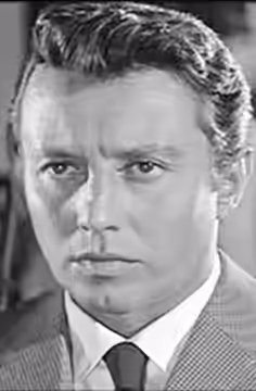 Michel Auclair in una scena del film italiano La risaia (1956)