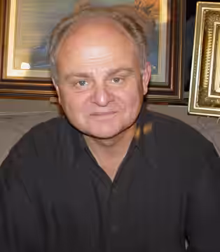 Gary Burghoff at a convention (2003)